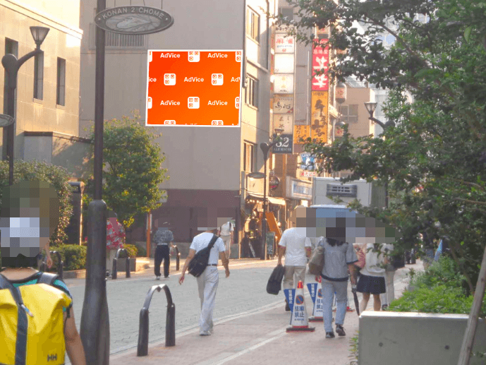 品川駅港南口 KIDS003ビルの屋外広告